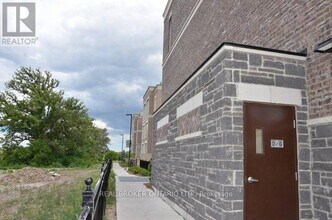 30 Westmeath Ln in Markham, ON - Building Photo - Building Photo