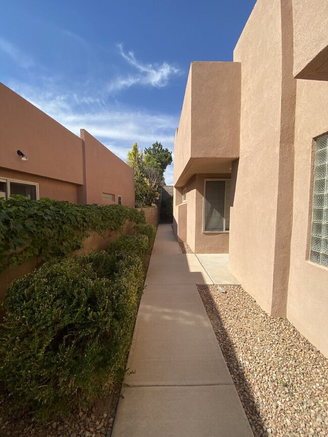 4417 Sunflower Ct SE in Rio Rancho, NM - Building Photo - Building Photo