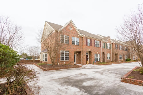 6136 Madison Crest Ct in Falls Church, VA - Building Photo - Building Photo