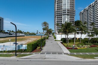 Bellini in Bal Harbour, FL - Foto de edificio - Building Photo