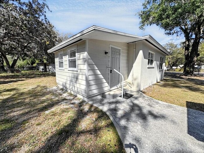 property at 1009 N Forbes Rd