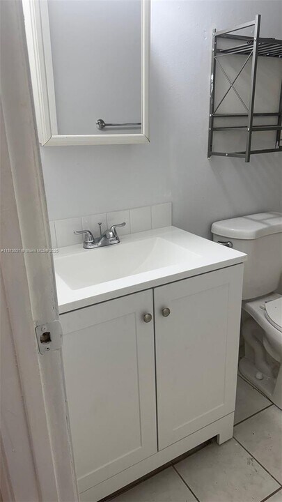 2401 Riverside Dr in Coral Springs, FL - Building Photo