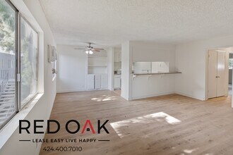 10535 Lindley Ave, Unit 38 in Los Angeles, CA - Foto de edificio - Building Photo