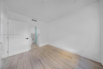 1335 SW 4th St-Unit -2 in Miami, FL - Building Photo - Building Photo