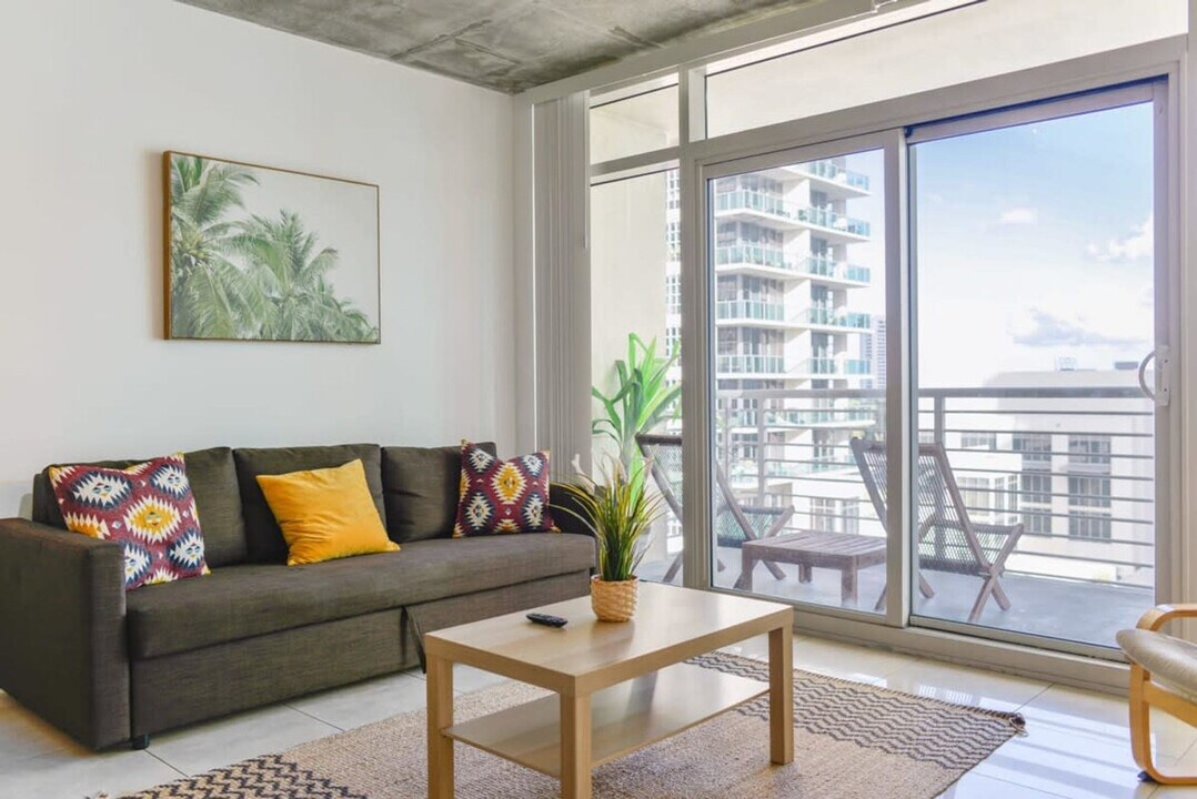 3250 NE 1st Ave in Miami, FL - Building Photo