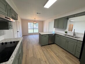 203 Eisenhower Dr in Tyler, TX - Building Photo - Building Photo