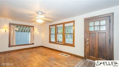 930 Woodlawn Ave in Ann Arbor, MI - Building Photo - Building Photo