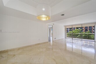2901 S Bayshore Dr in Miami, FL - Building Photo - Building Photo