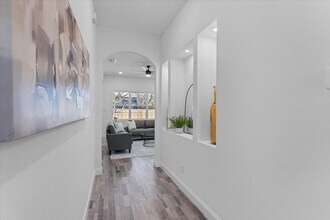 1323 S Montgomery St, Unit 605 in Sherman, TX - Building Photo - Building Photo