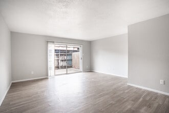 Leonora Square- All Bills Paid in Houston, TX - Foto de edificio - Interior Photo