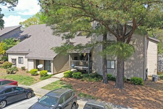 z-102125-Stonesthrow Apartment Homes in Greensboro, NC - Building Photo - Building Photo