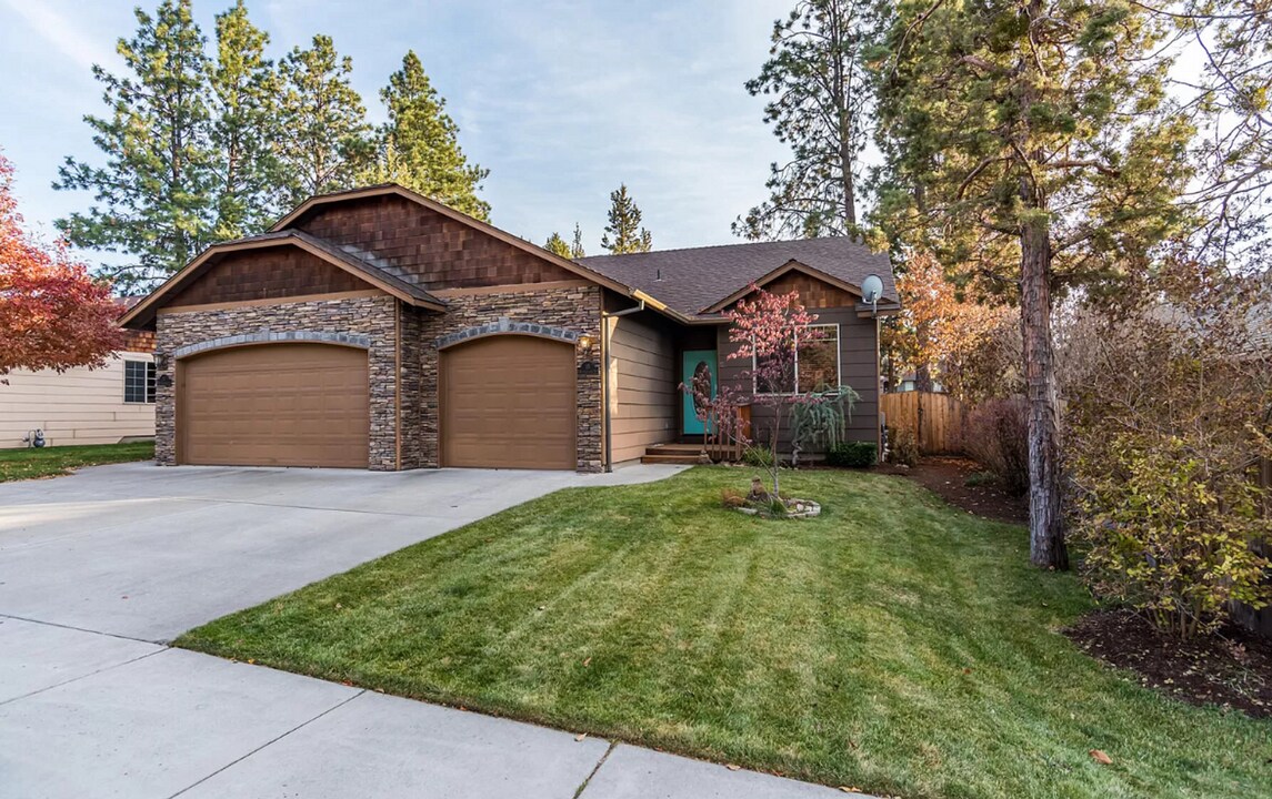 35 SW Cleveland Ave in Bend, OR - Building Photo