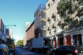 357 W 17th St in New York, NY - Building Photo - Primary Photo