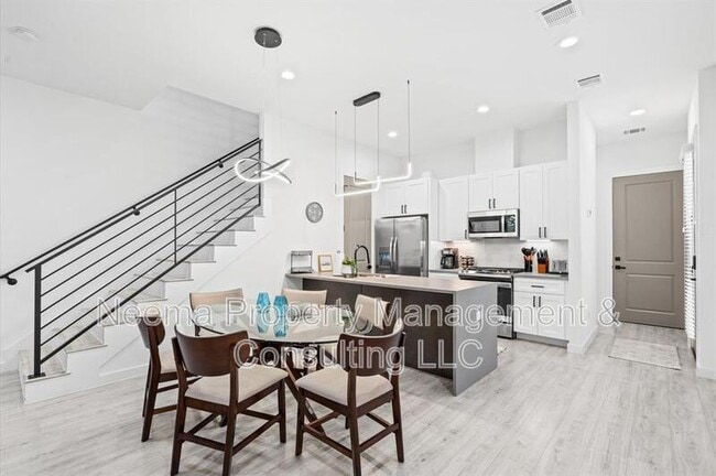 6825 Cadillac St in Houston, TX - Building Photo - Building Photo