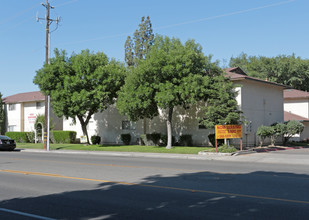 Vineyard Apartments in Clovis, CA - Foto de edificio - Building Photo