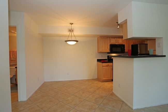 Bayou Point in Pinellas Park, FL - Foto de edificio - Interior Photo
