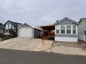 11 Pond Ln in Lakeside, OR - Building Photo - Building Photo