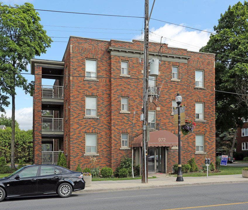 Paisley Gardens in Hamilton, ON - Building Photo