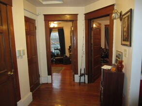 1317 Rhode Island St, Unit 1 in Lawrence, KS - Foto de edificio - Building Photo