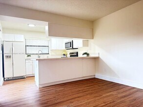 14240 SW 94th Cir Ln in Miami, FL - Building Photo - Building Photo