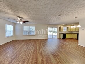 330 Meadows Ln in Canton, GA - Building Photo - Building Photo