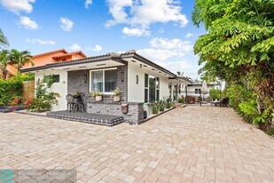 735 Tyler St in Hollywood, FL - Building Photo