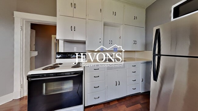 property at 1020 N L St