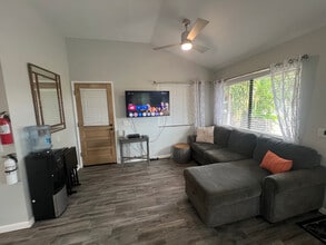 591 Kumulani Dr in Kihei, HI - Foto de edificio - Building Photo