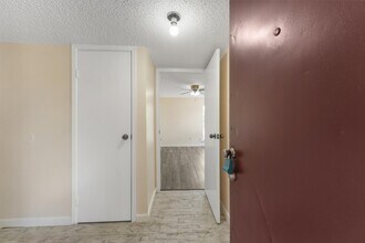 9221 Imogene St in Houston, TX - Building Photo - Building Photo