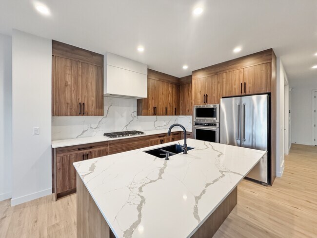 83 Coulee Cres SW in Calgary, AB - Building Photo - Building Photo