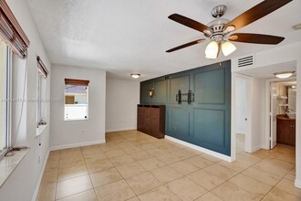 6235 SW 47th Manor in Davie, FL - Building Photo - Building Photo