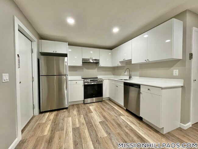 226 Parker Hill Ave, Unit 2 in Roxbury Crossing, MA - Building Photo - Building Photo