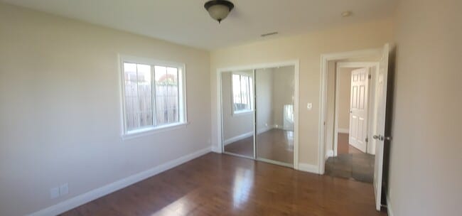 19538 Leadwell St in Los Angeles, CA - Foto de edificio - Building Photo