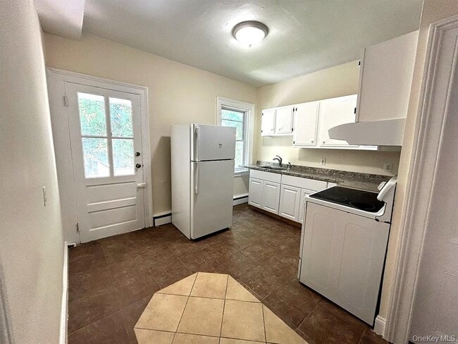 property at 9 Grand St