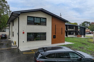 33 W Naperville Rd in Westmont, IL - Building Photo - Building Photo