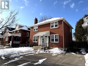 84-84 Rowe St in Oshawa, ON - Building Photo - Building Photo