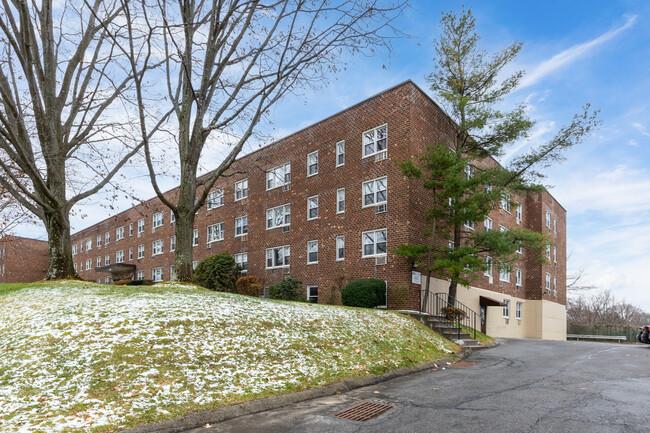 720-740 Tuckahoe Rd in Yonkers, NY - Foto de edificio - Building Photo