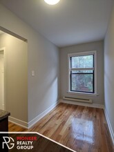 908 W George St, Unit 2 in Chicago, IL - Foto de edificio - Building Photo