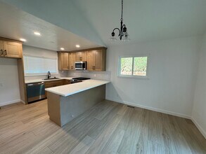 2204 Lausett Ave in San Jose, CA - Foto de edificio - Building Photo