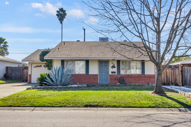 3360 Ardenridge Dr in Sacramento, CA - Building Photo - Building Photo