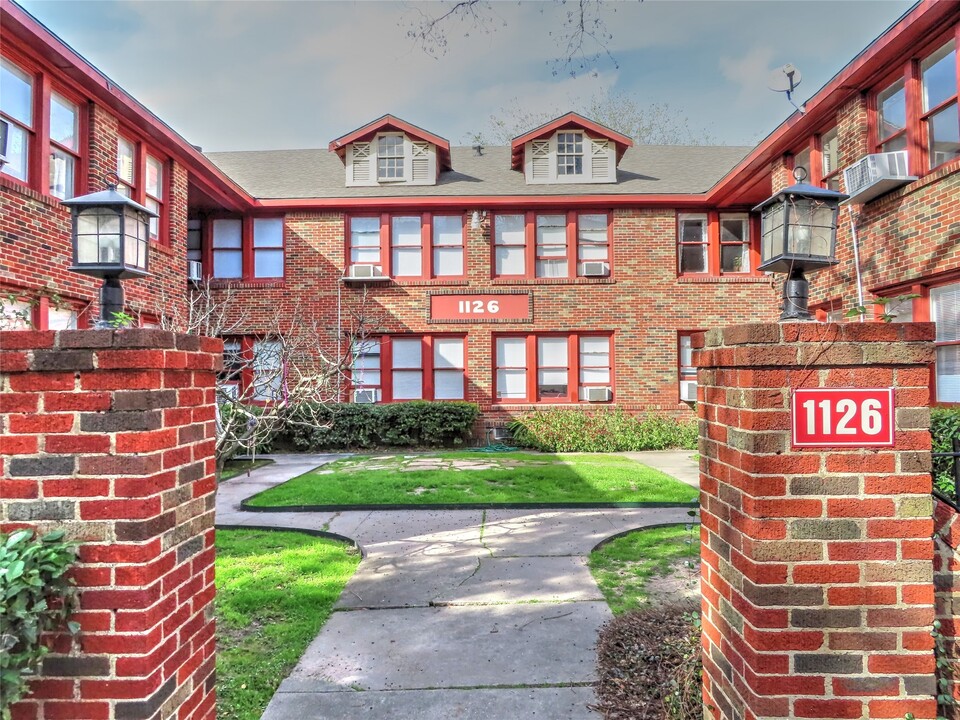 1126 Berthea St in Houston, TX - Building Photo