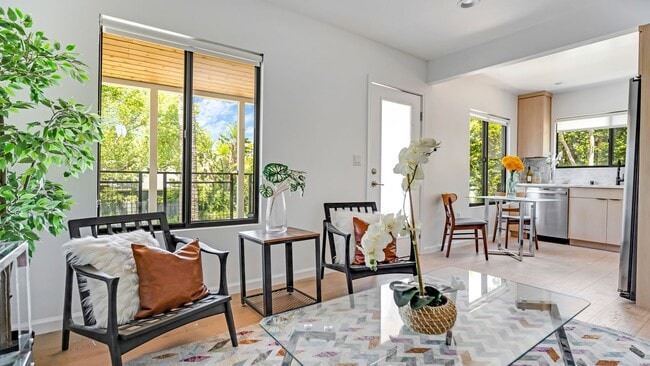 1570 Myra Ave in Los Angeles, CA - Building Photo - Building Photo