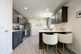 Golf Links Apartments in Middletown, NY - Building Photo - Interior Photo