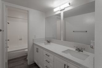 Arbor Park Apartments in Upland, CA - Building Photo - Interior Photo