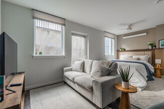 320 Queen Anne Ave N in Seattle, WA - Building Photo - Building Photo