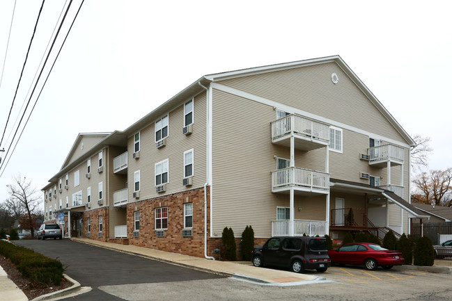 Sunset Woods Apartments in Waukegan, IL - Building Photo - Building Photo