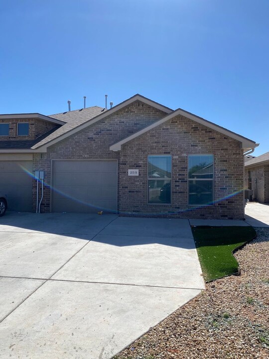 2135 N Texas Ave in Lubbock, TX - Foto de edificio