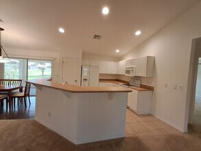 1306 Diplomat Pkwy W in Cape Coral, FL - Foto de edificio - Building Photo