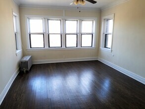 3600 W Sunnyside Ave, Unit 2 in Chicago, IL - Building Photo - Building Photo