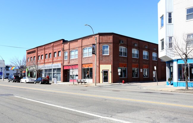 857-867 Washington St in Newton, MA - Foto de edificio - Building Photo